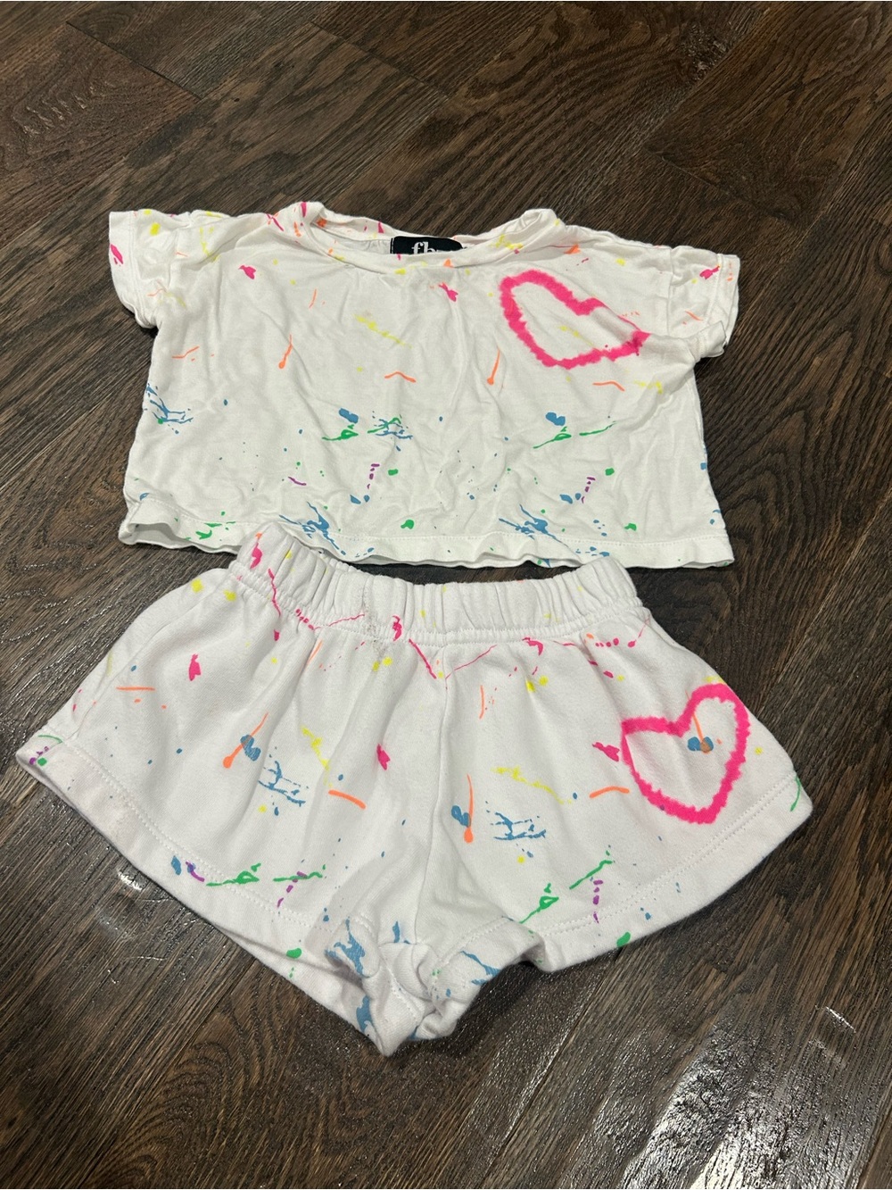 Flowers by Zoe Kids White Paint-Splash Shorts Set with Pink Heart Size 4T